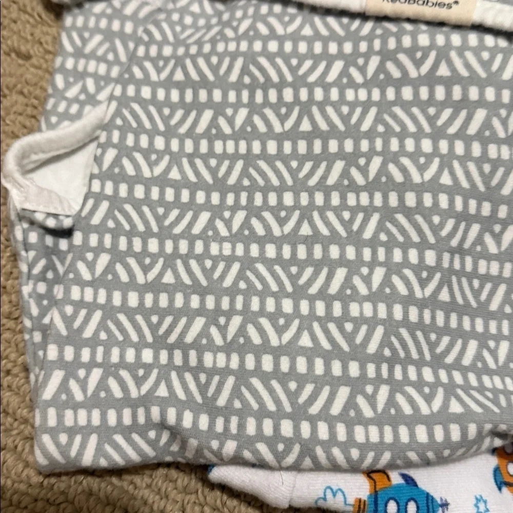 Set of 4 KeaBabies Baby Swaddle Blankets with Fun Patterns. 0-3 Months.